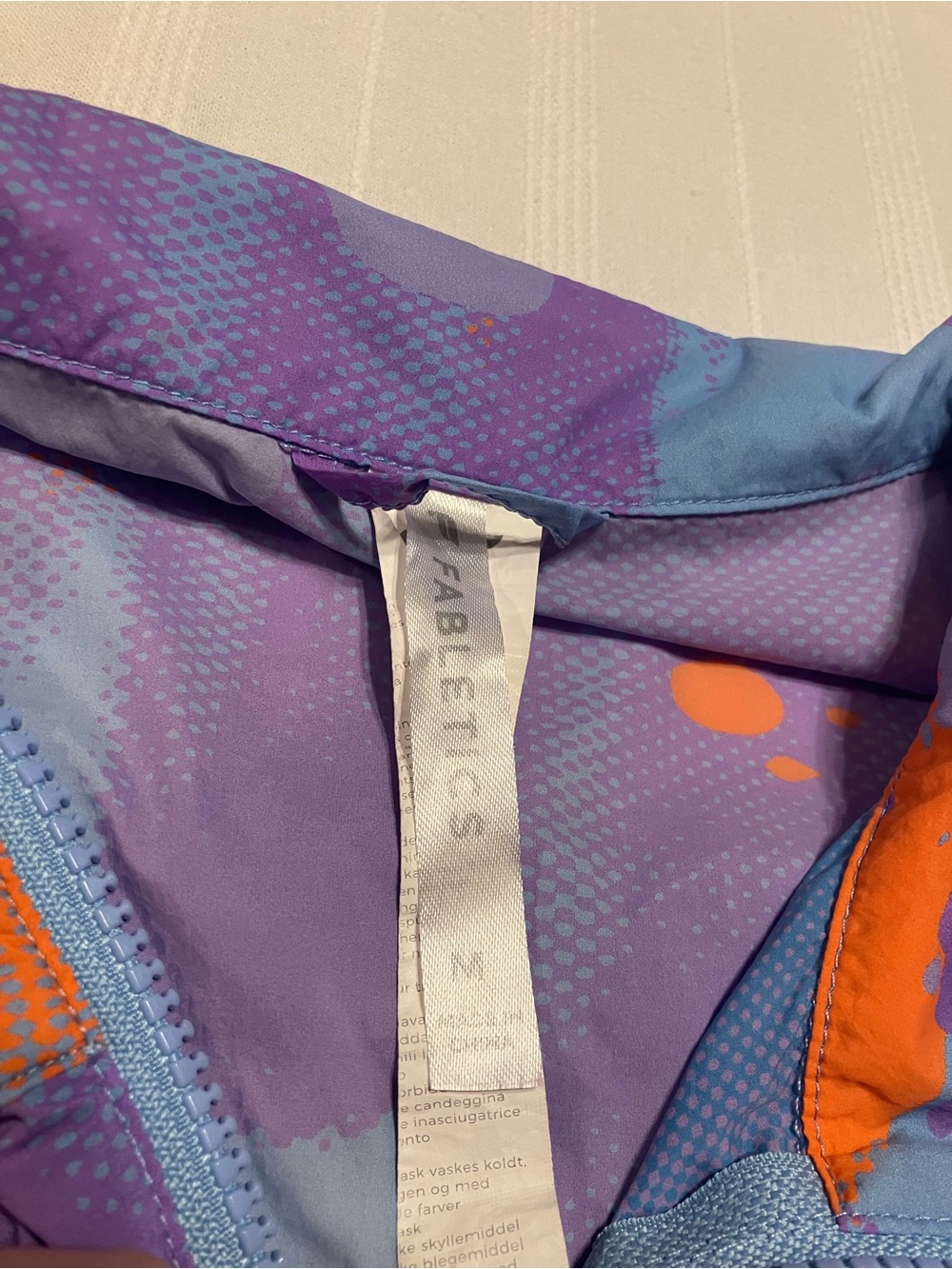 Fabletics Oversized Flyweight Windbreaker Jacket Purple Orange Splash - Medium - Picture 3 of 6